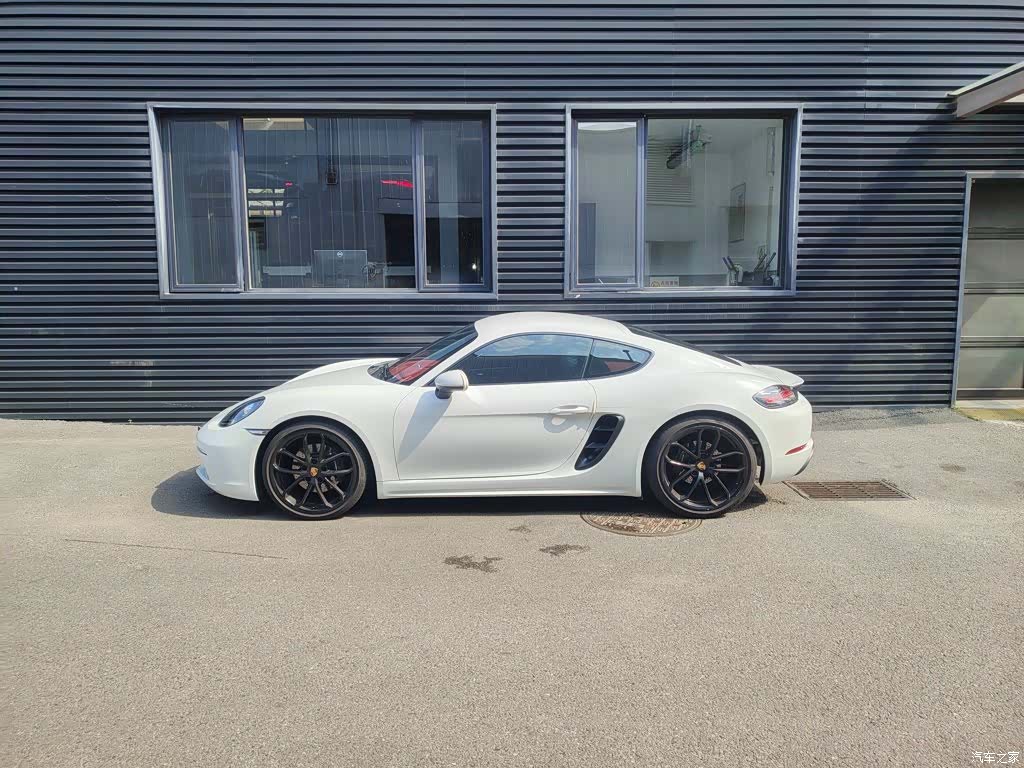 Porsche Cayman, 2025 12