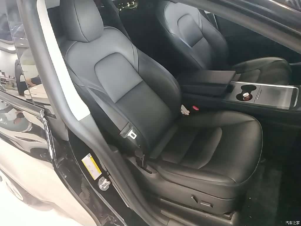 Tesla Model Y, 2023 25