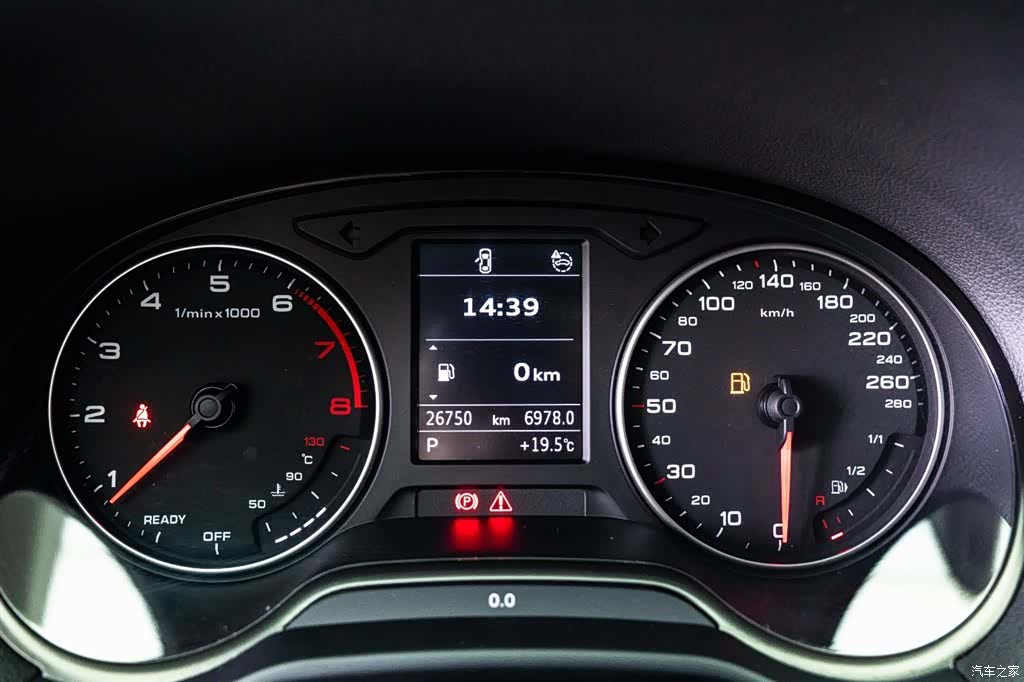 Audi Q2L, 2024 13