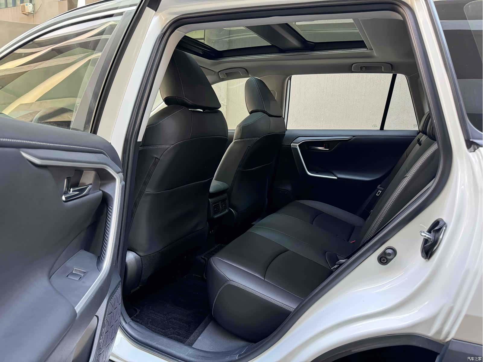 Toyota RAV4, 2020 8