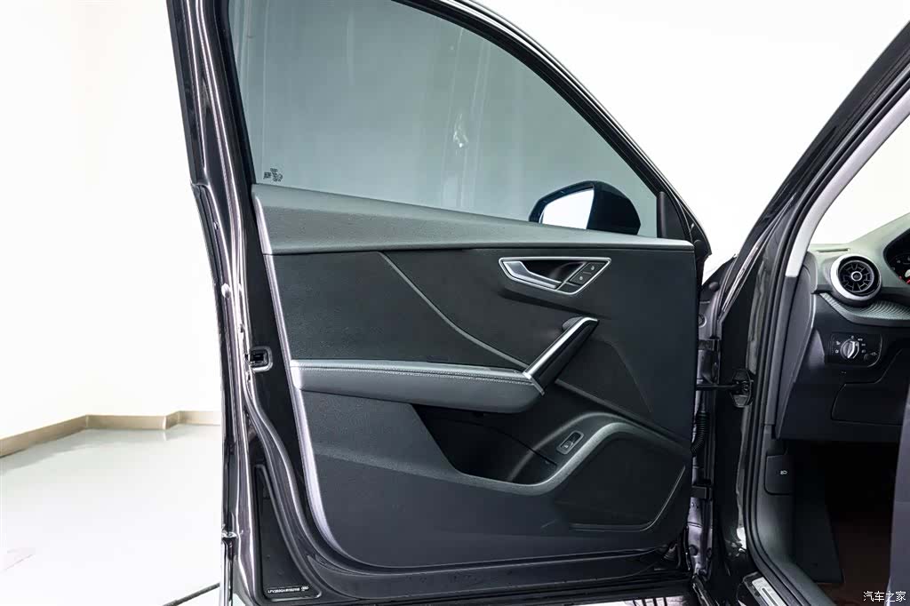 Audi Q2L, 2024 10