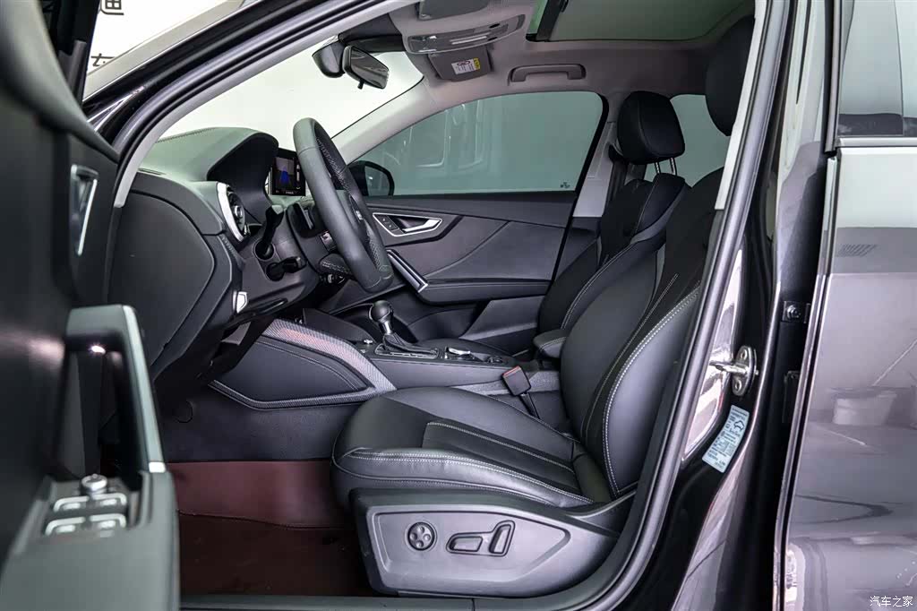 Audi Q2L, 2024 11