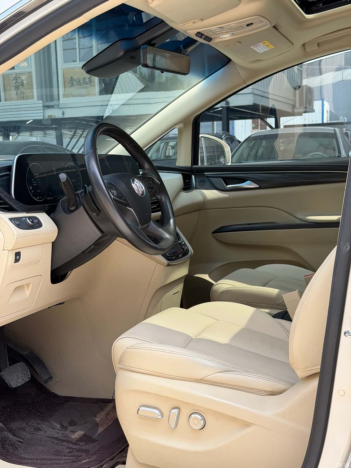 Buick GL8, 2022 9