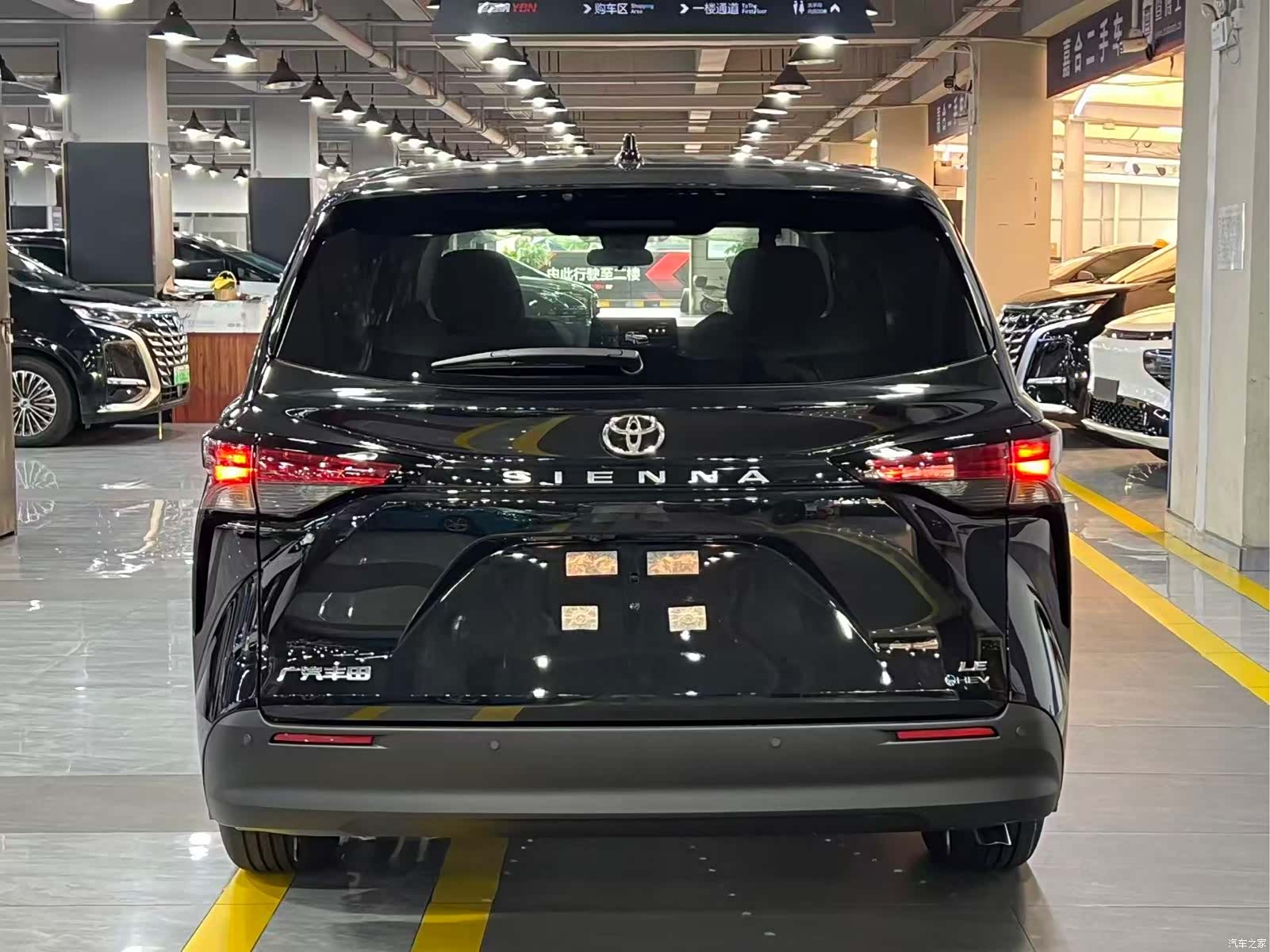 Toyota Sienna, 2026 все фото