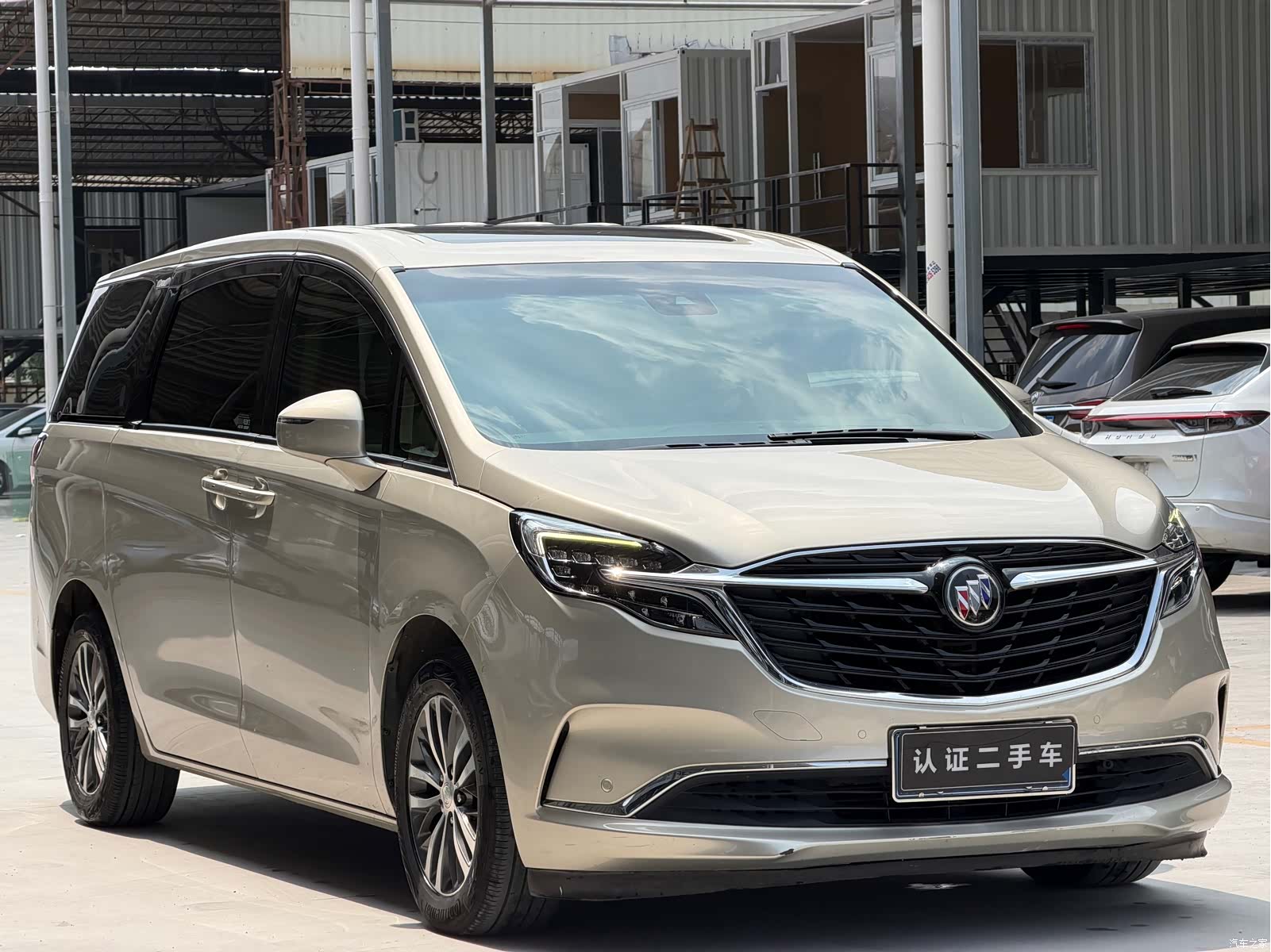Buick GL8, 2022 3