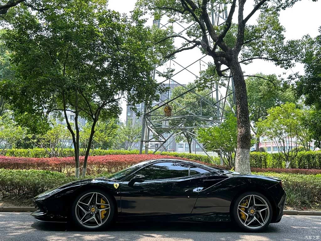Ferrari F8, 2022 3