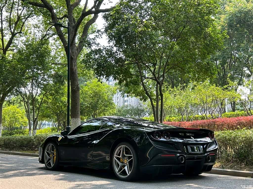 Ferrari F8, 2022 4