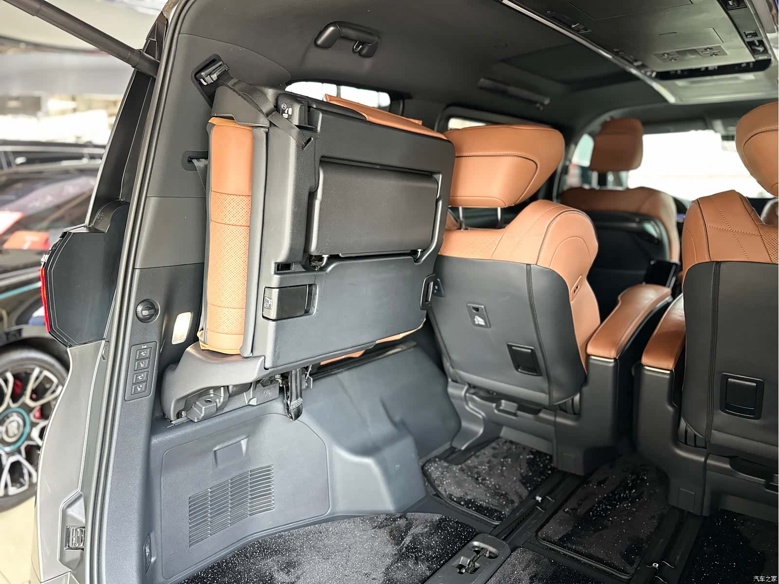 Toyota Alphard, 2023 21