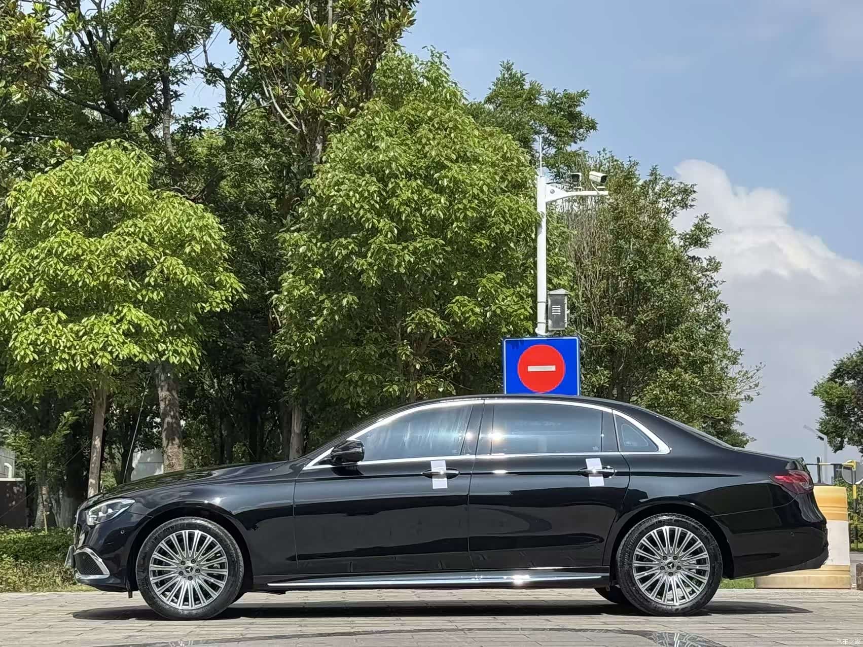Mercedes-Benz E-Class, 2023 4