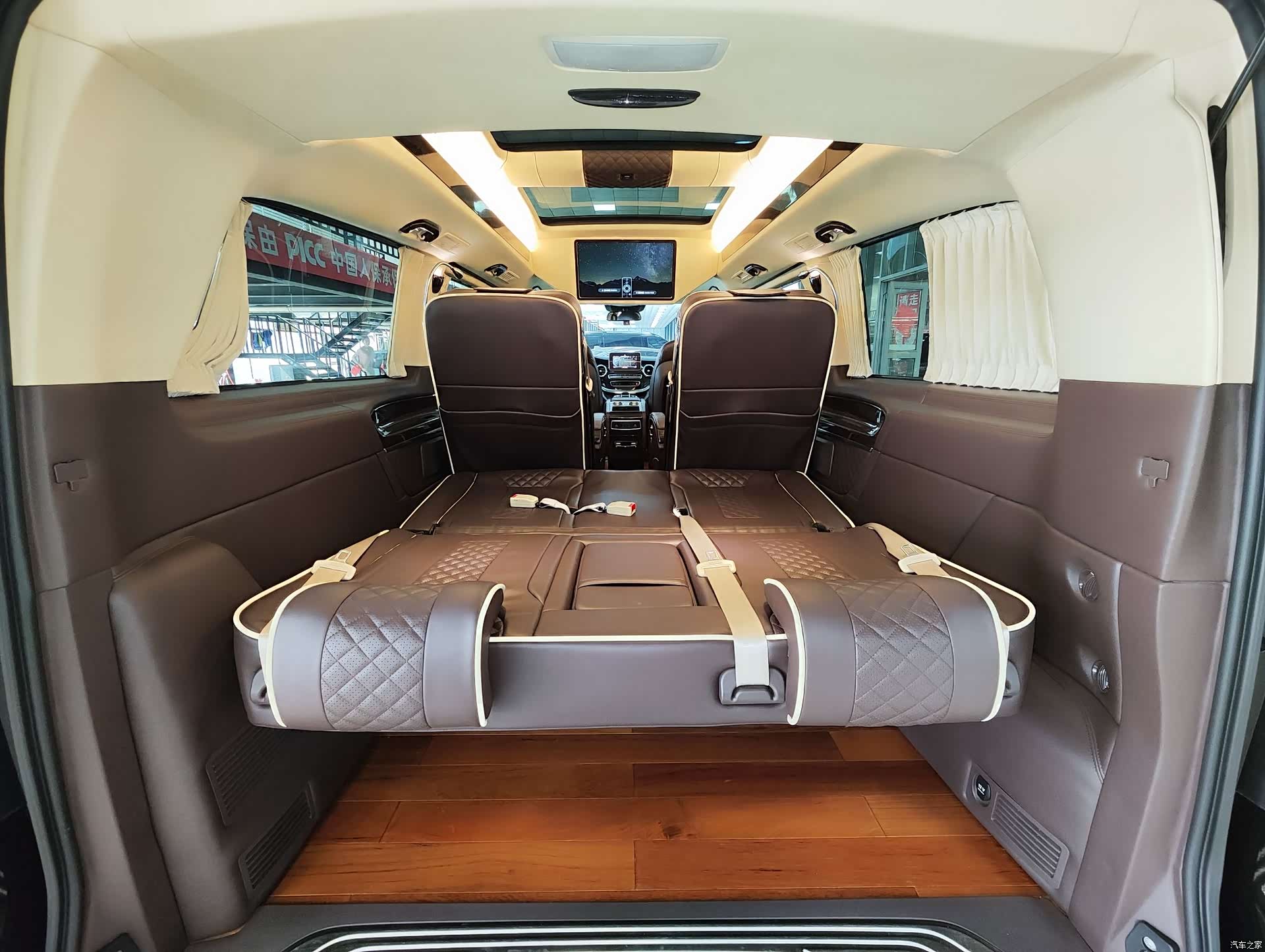 Mercedes-Benz V-Class, 2018 26