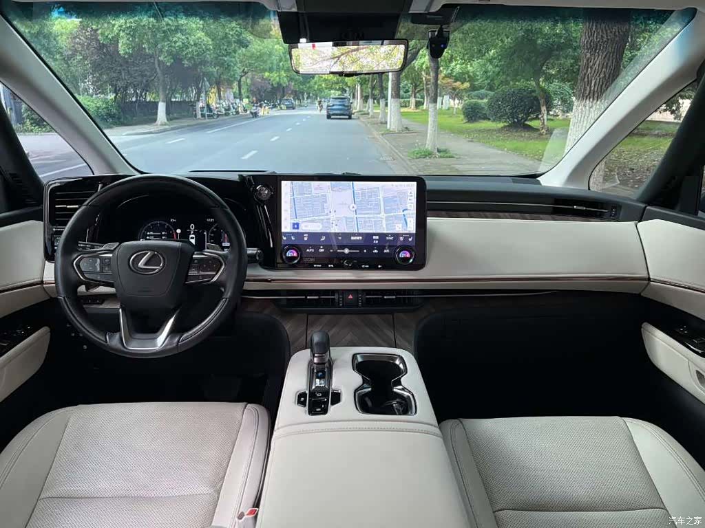 Lexus LM, 2024 7