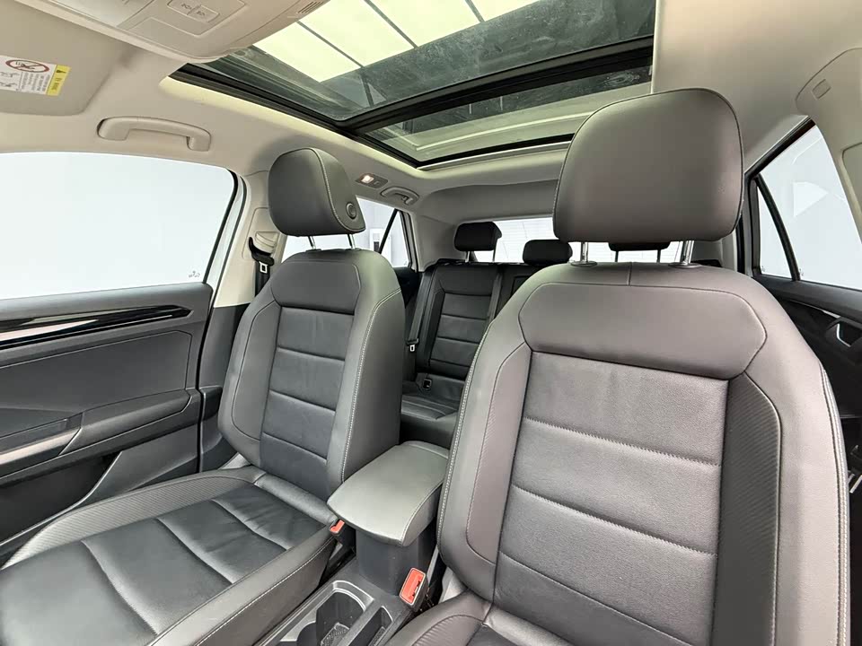 Volkswagen T-ROC exploring Songs