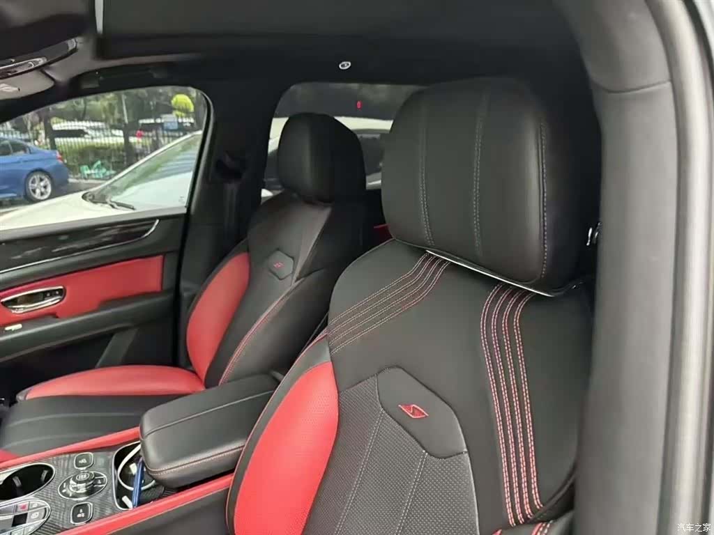 Bentley Bentayga, 2022 все фото