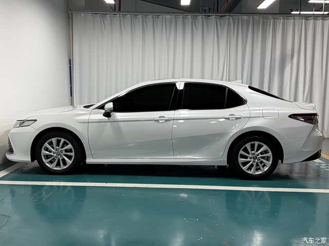 Toyota Camry, 2022 4
