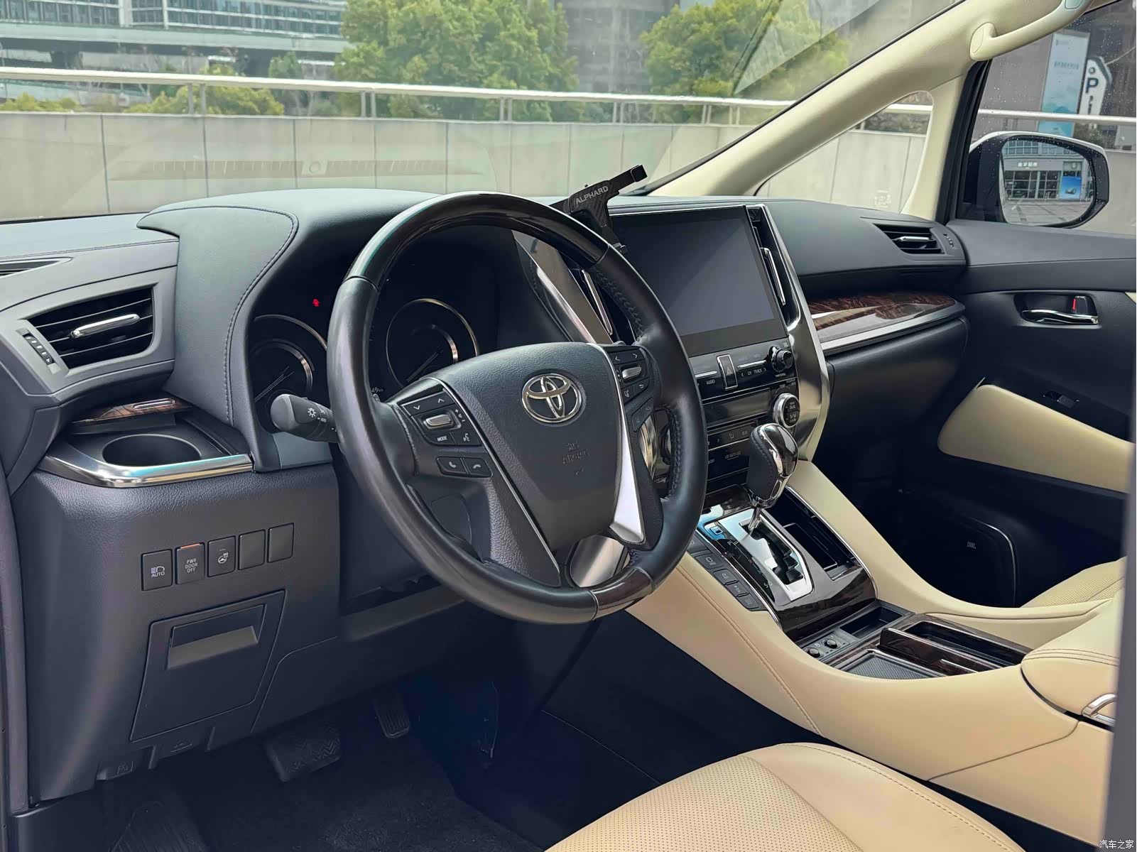 Toyota Alphard, 2020 7