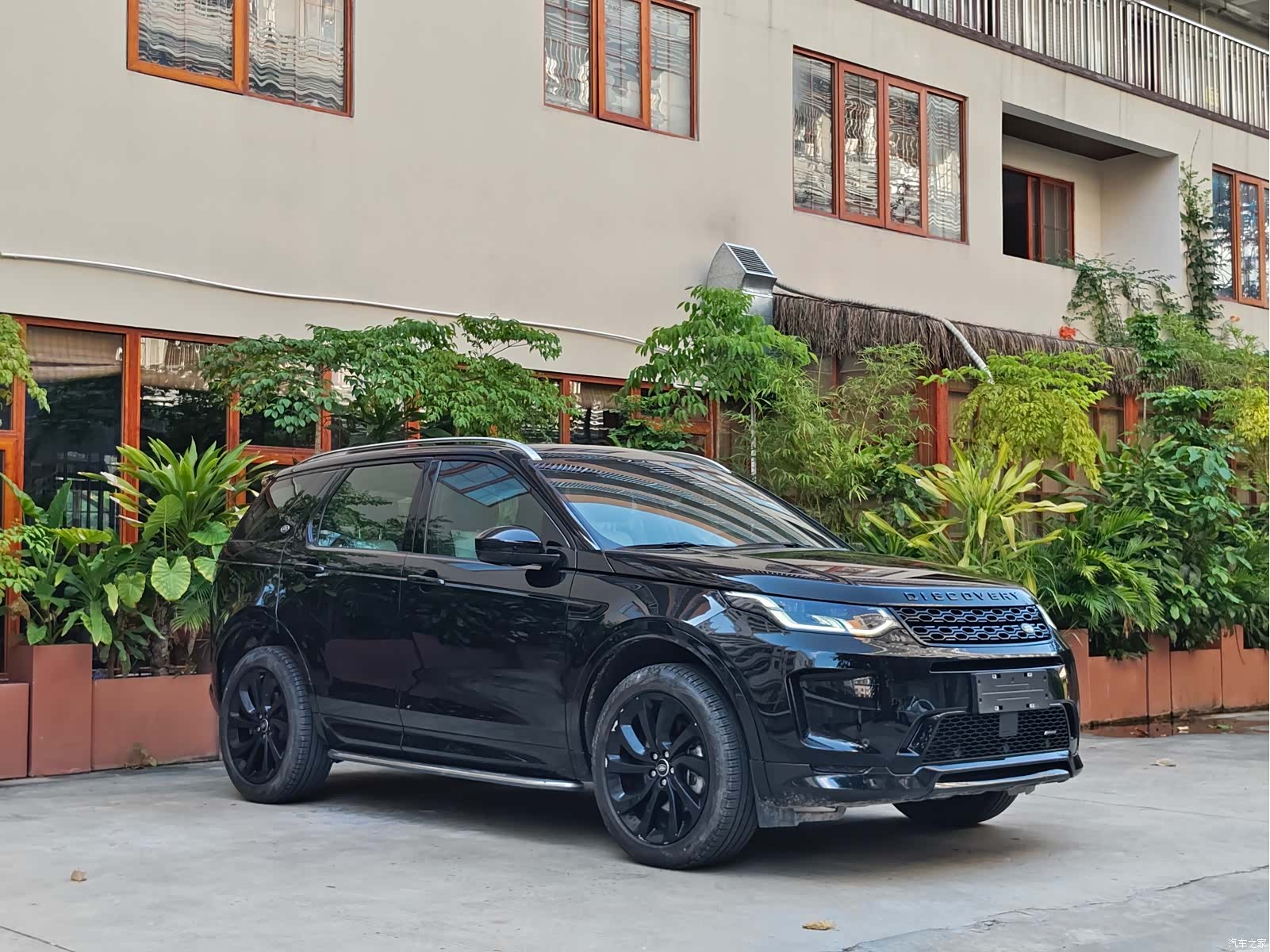 Land Rover Discovery, 2023 3