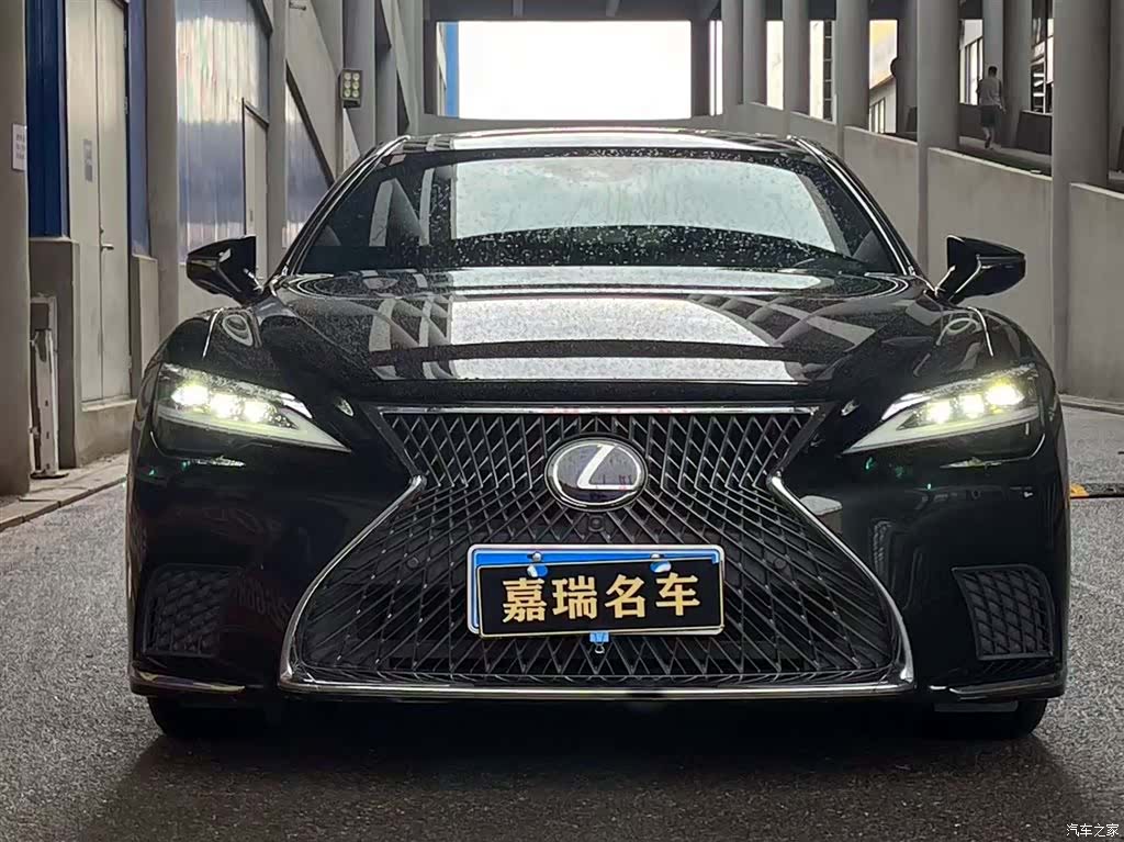 Lexus LS, 2022 2