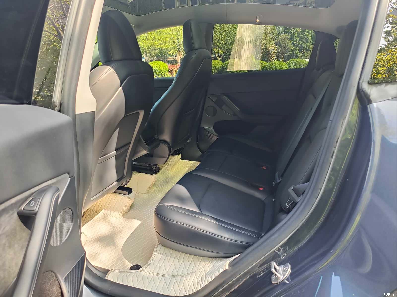 Tesla Model Y, 2022 все фото