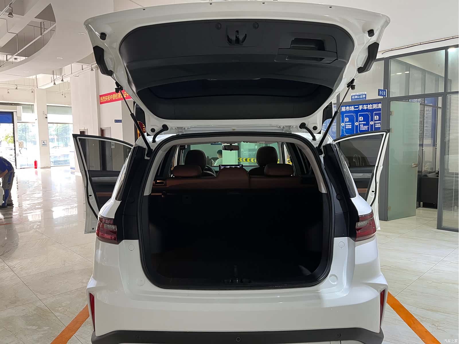 Geely X6, 2023 11