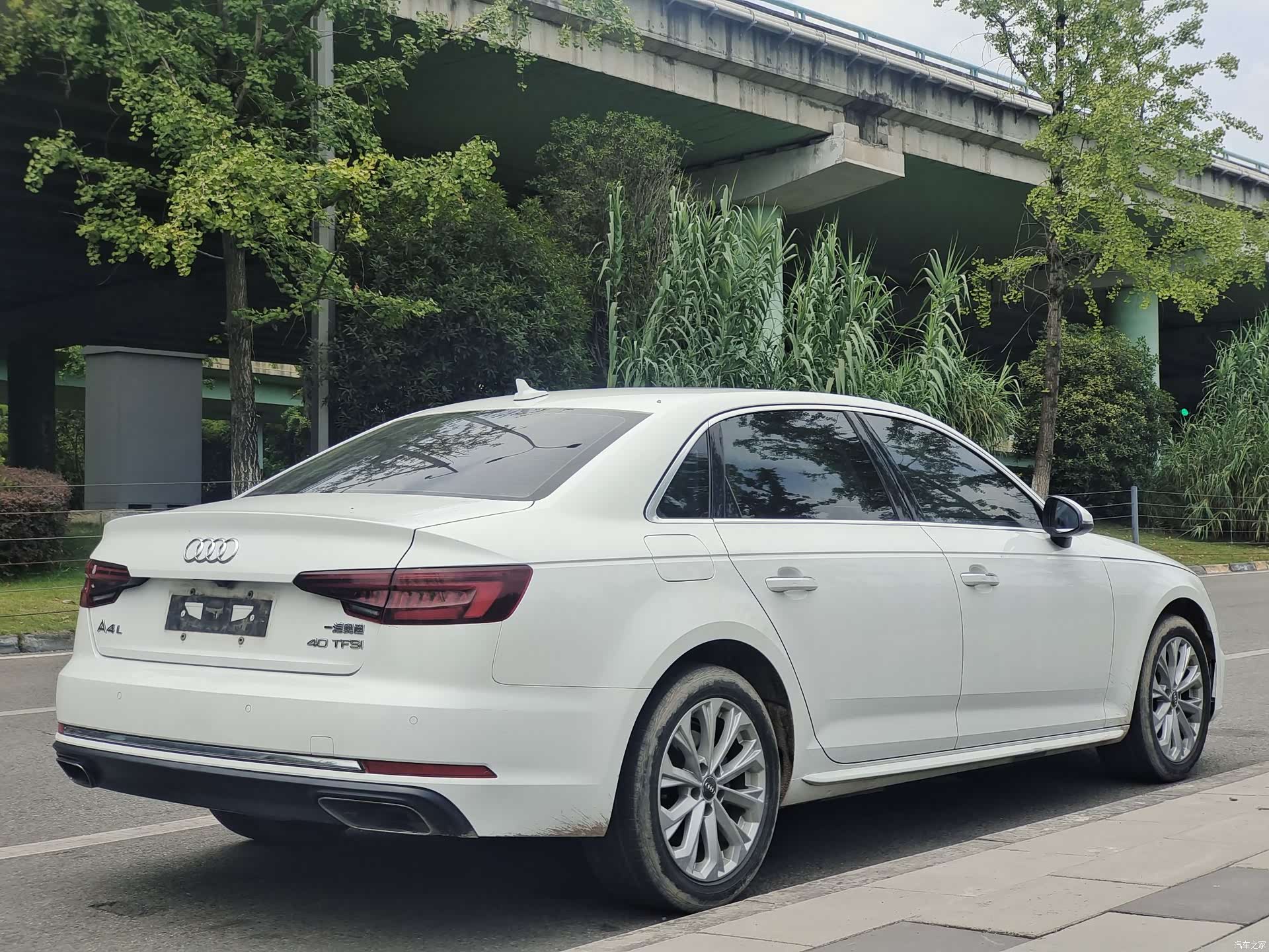 Audi A4L, 2020 все фото
