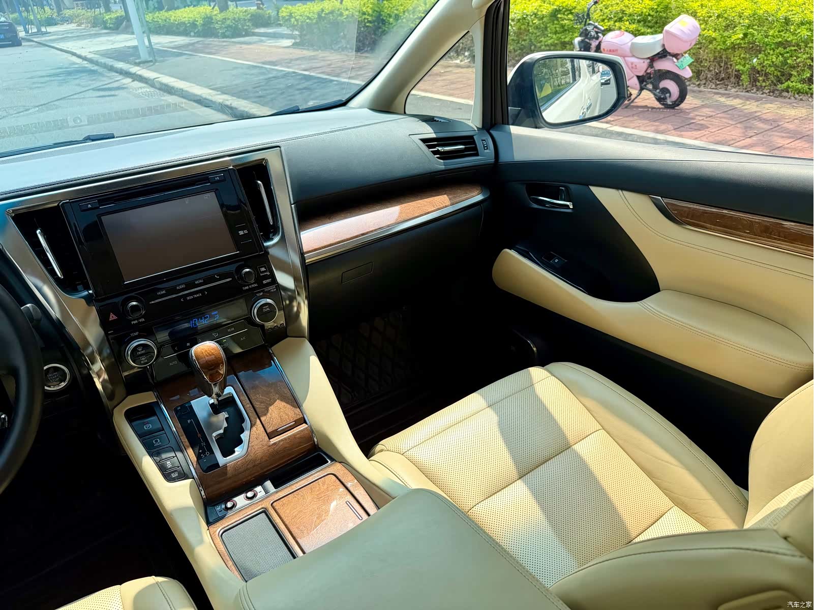 Toyota Alphard, 2017 30