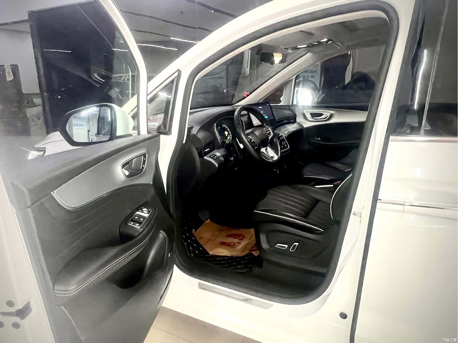Roewe iMAX8, 2022 9
