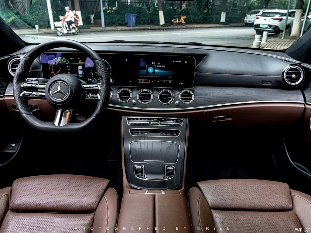 Mercedes-Benz E-Class, 2022 3