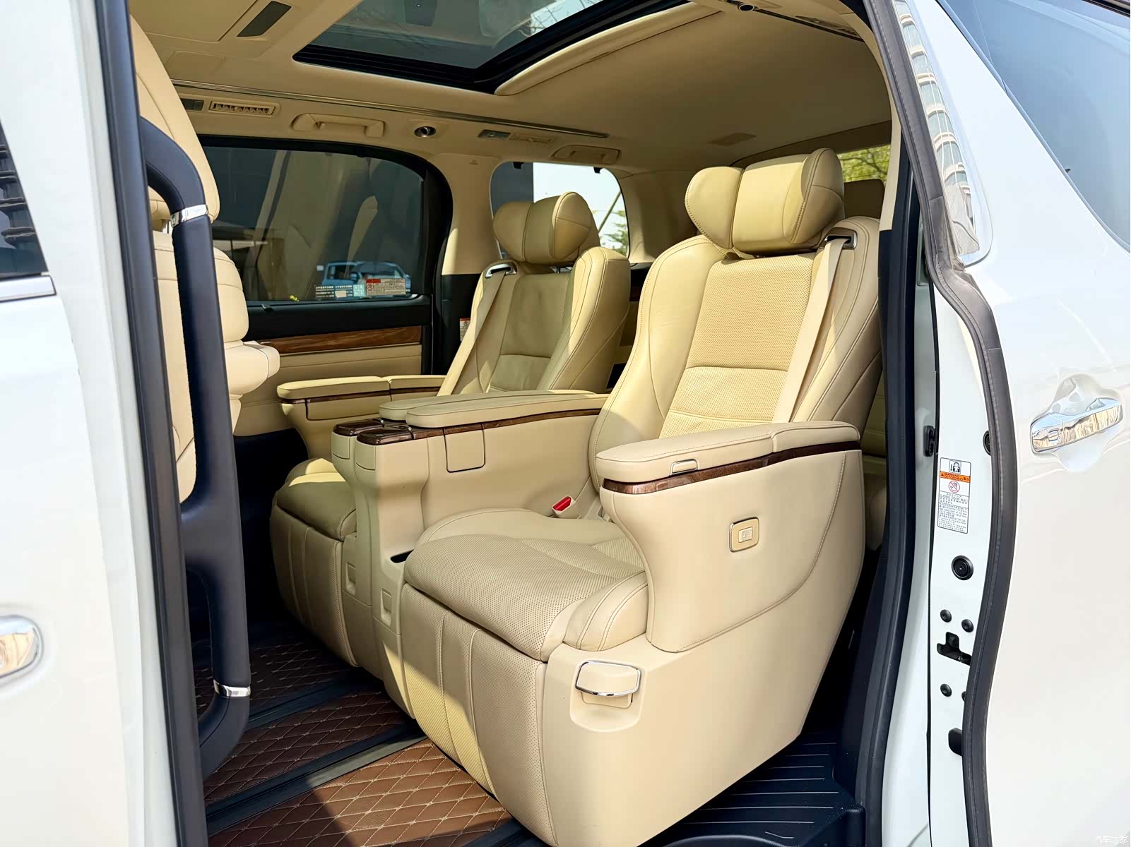 Toyota Alphard, 2017 24