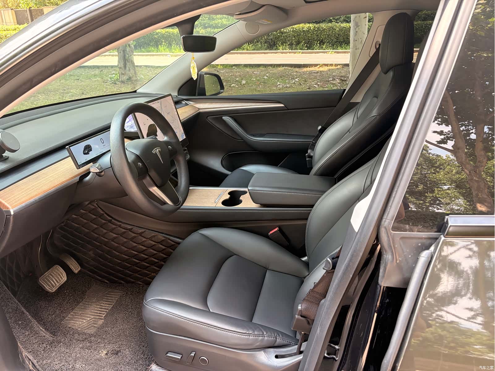 Tesla Model Y, 2021 4