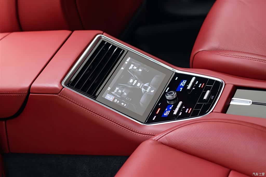 Porsche Panamera, 2023 10