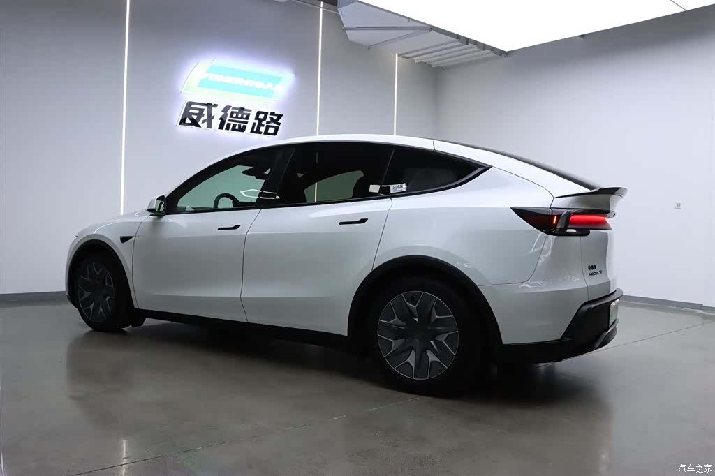Tesla Model Y, 2025 все фото