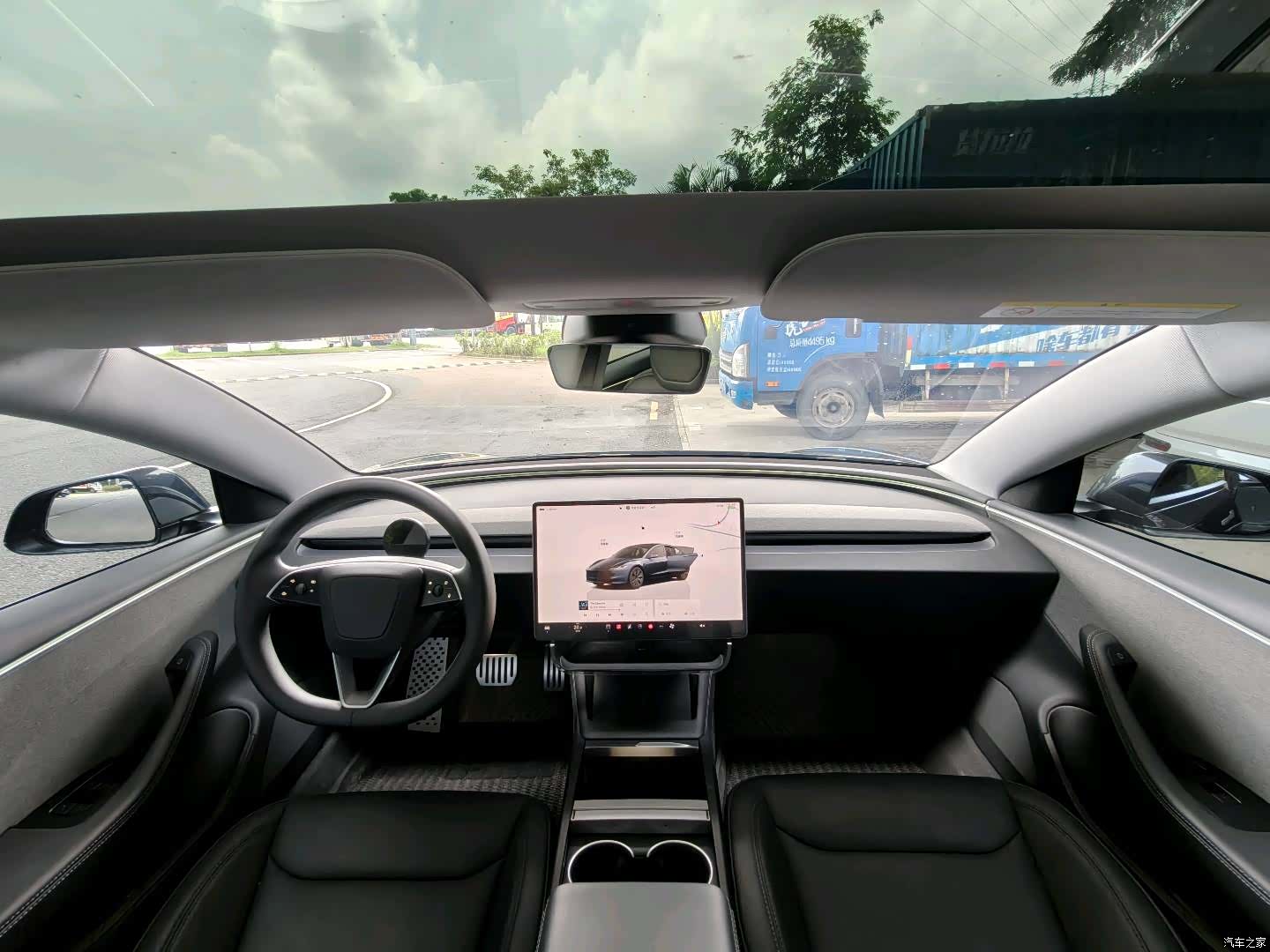 Tesla Model 3, 2025 19