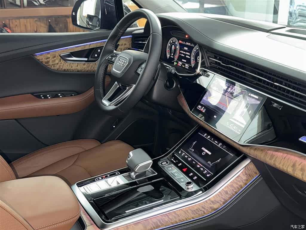 Audi Q7, 2025 10