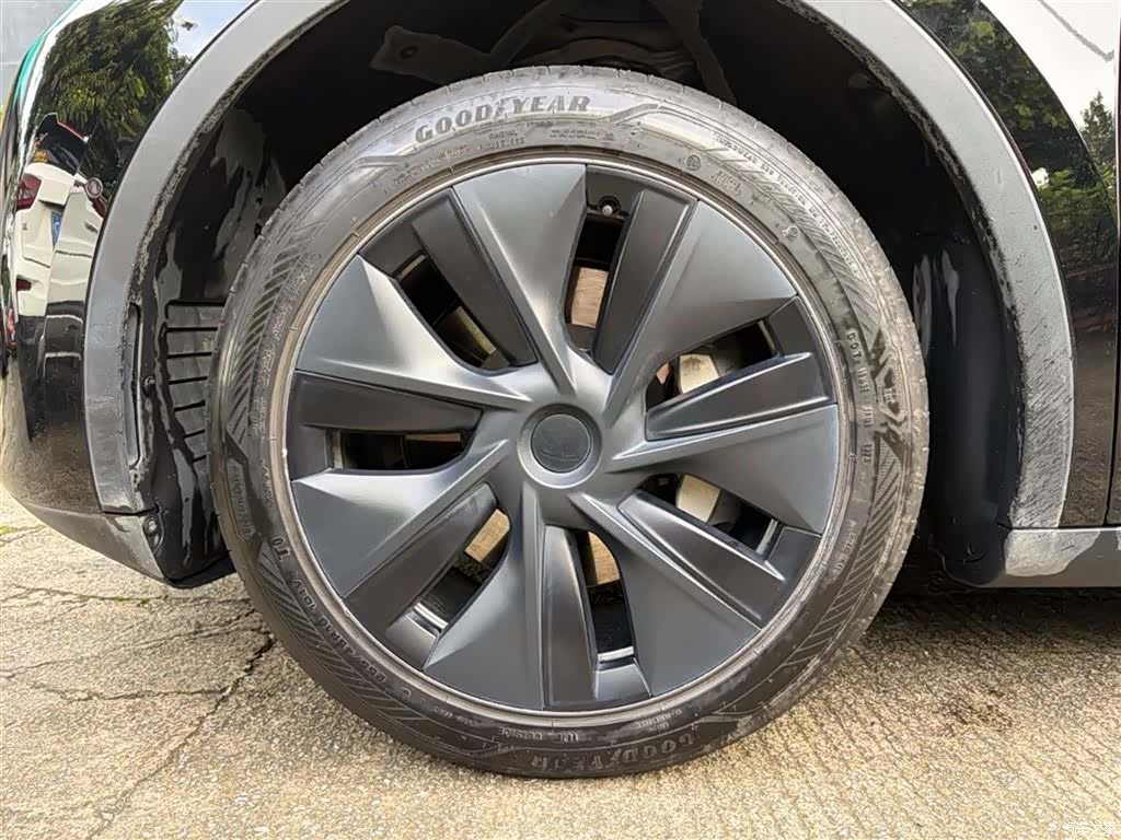 Tesla Model Y, 2023 9