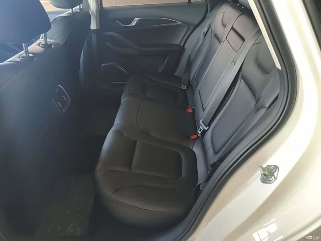 Bestune B70, 2022 17