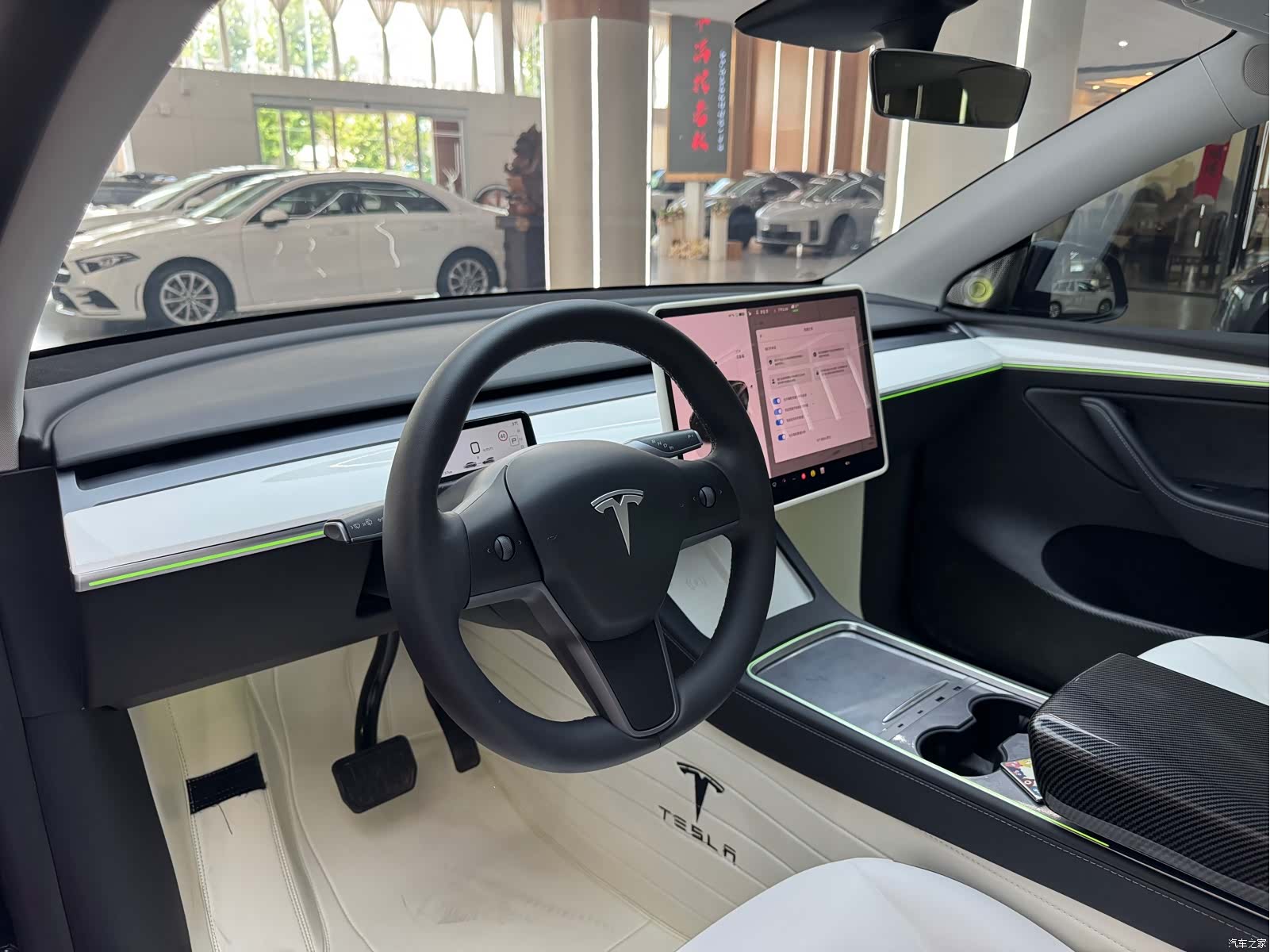 Tesla Model Y, 2023 26