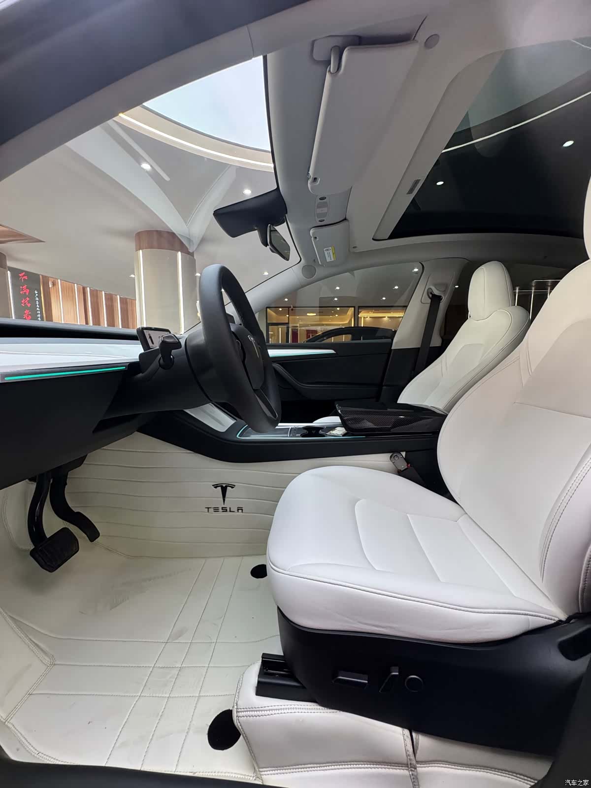 Tesla Model Y, 2023 27