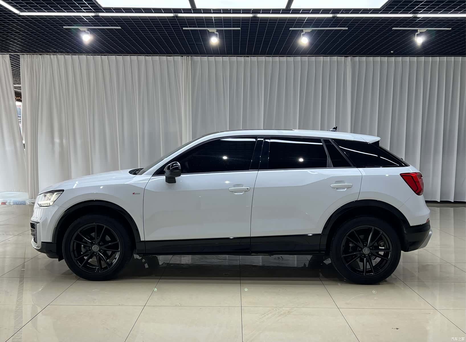 Audi Q2L, 2021 3