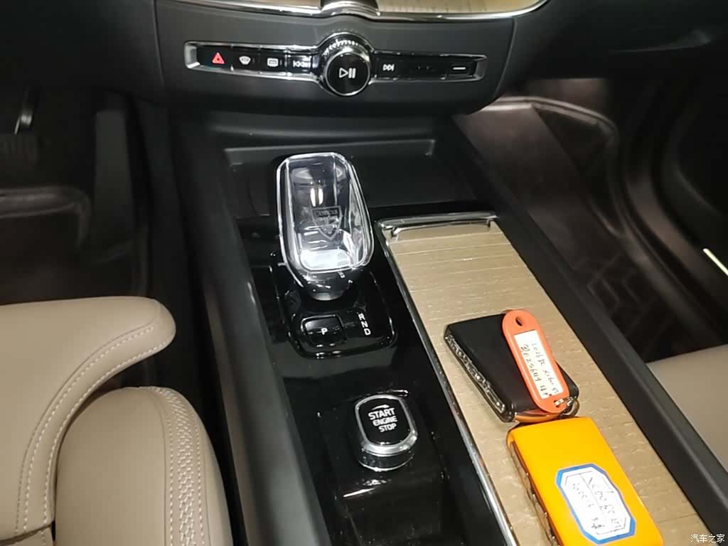 Volvo XC60, 2025 14