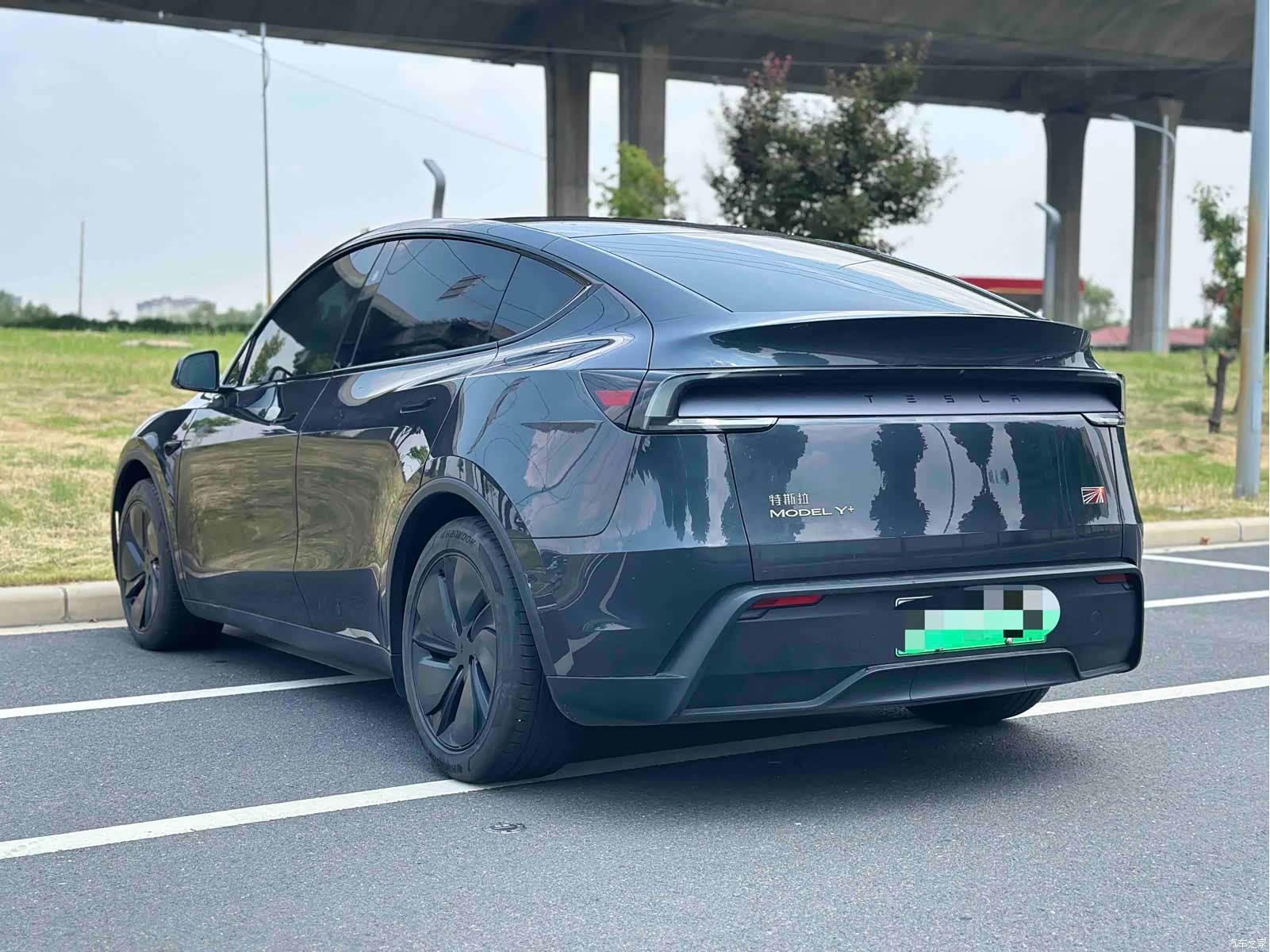Tesla Model Y, 2025 8