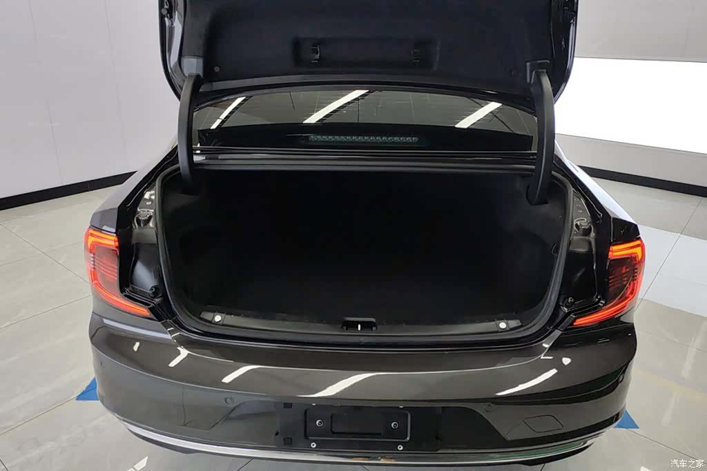 Volvo S90, 2023 4