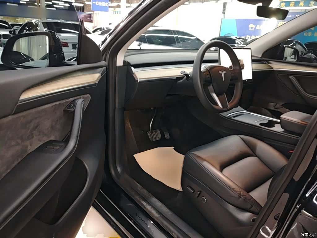 Tesla Model Y, 2023 16