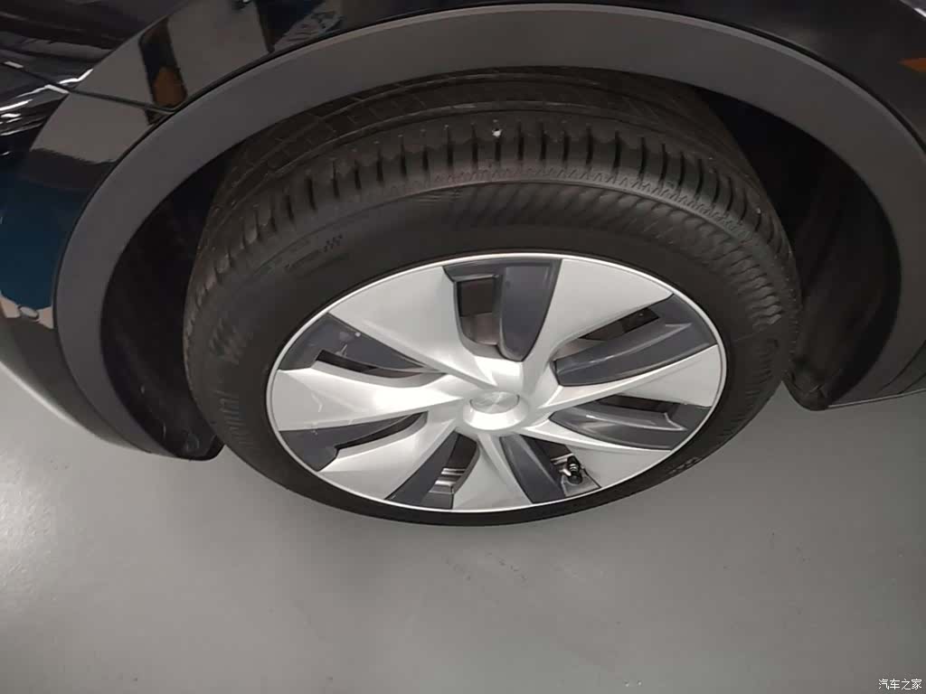 Tesla Model Y, 2023 23