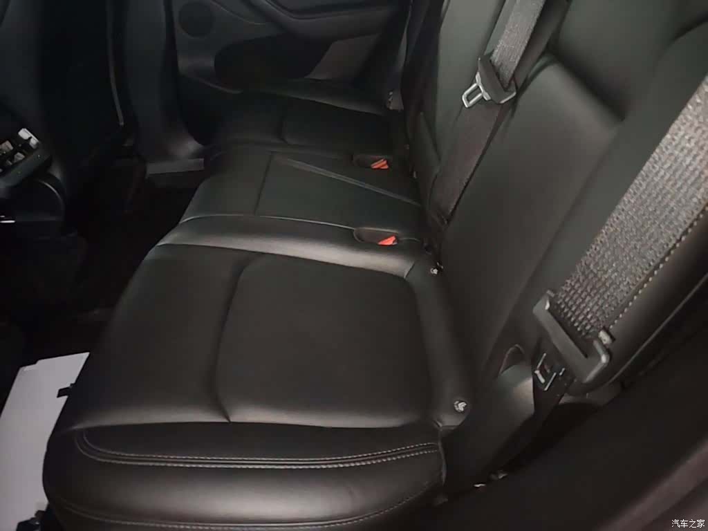 Tesla Model Y, 2023 17