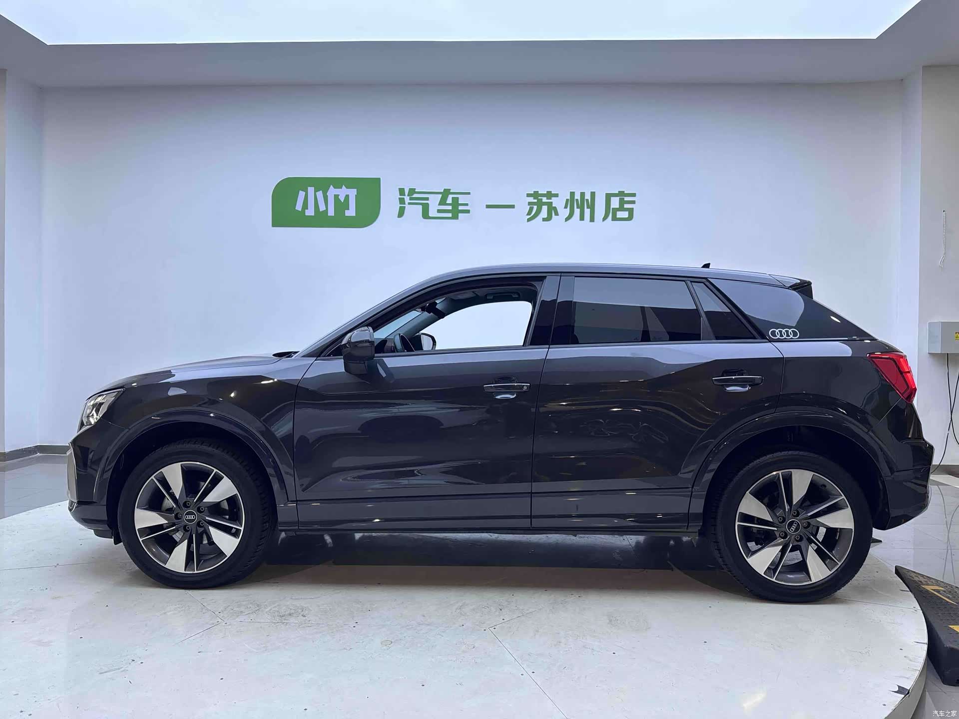 Audi Q2L, 2022 все фото