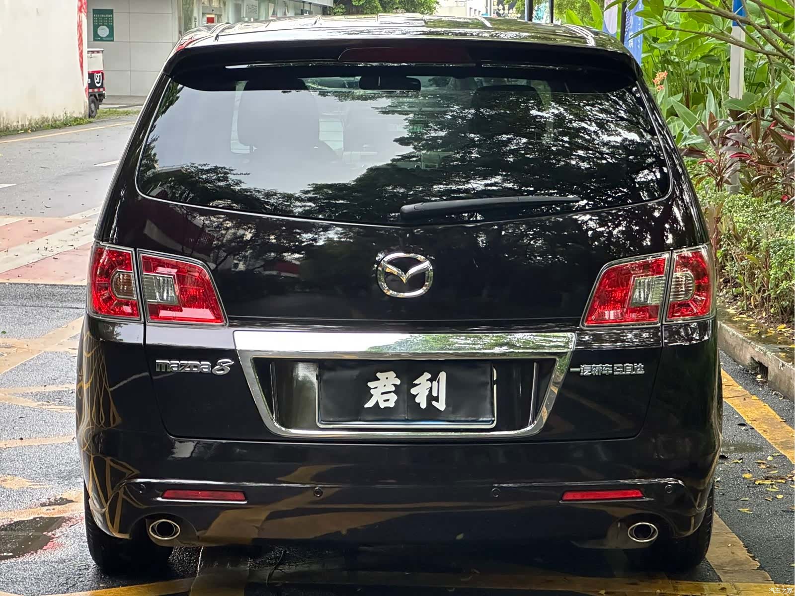 Mazda 8, 2012 4