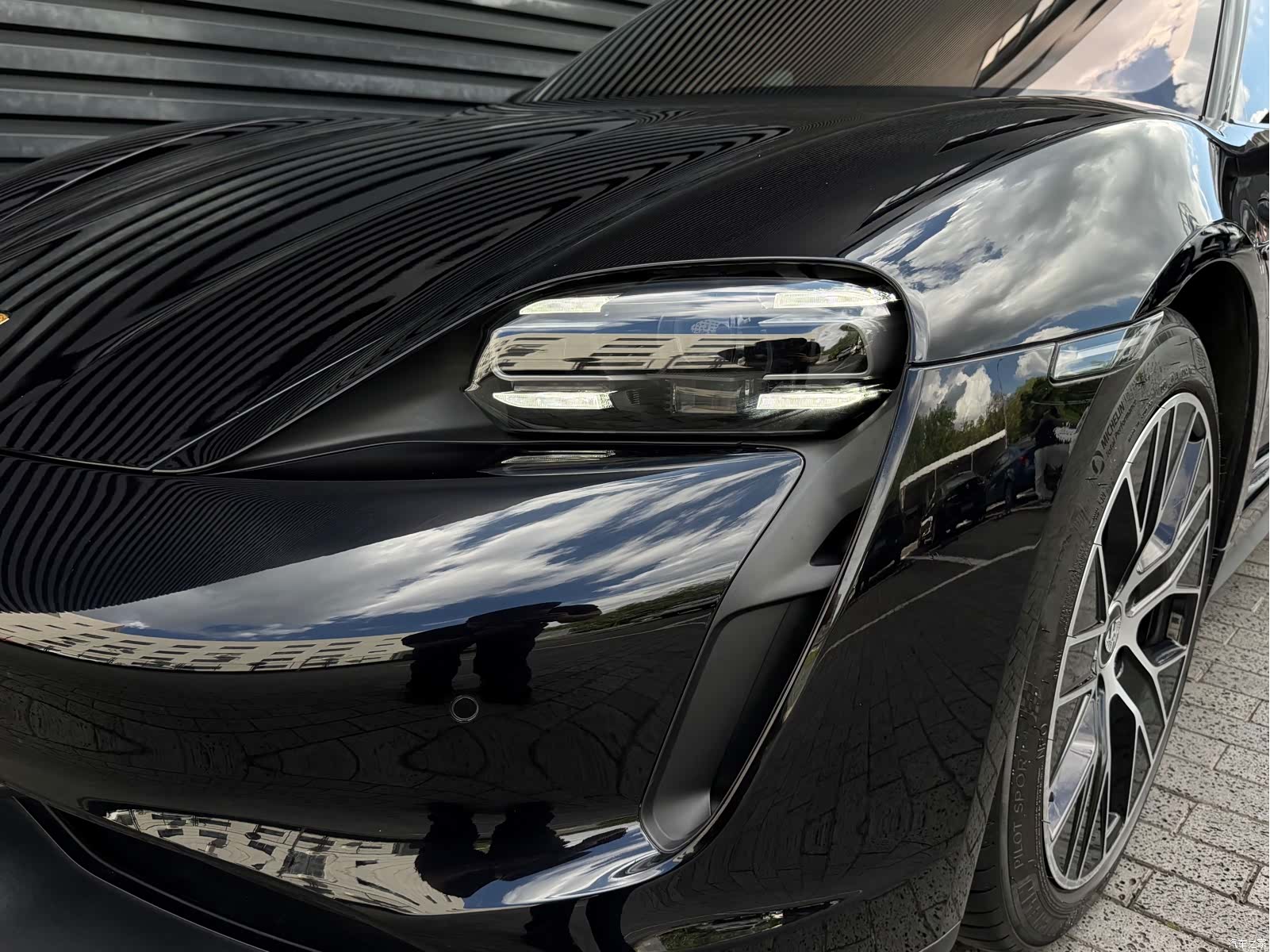 Porsche Taycan, 2022 10