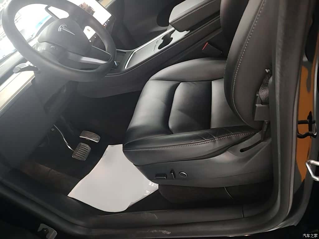 Tesla Model Y, 2023 15