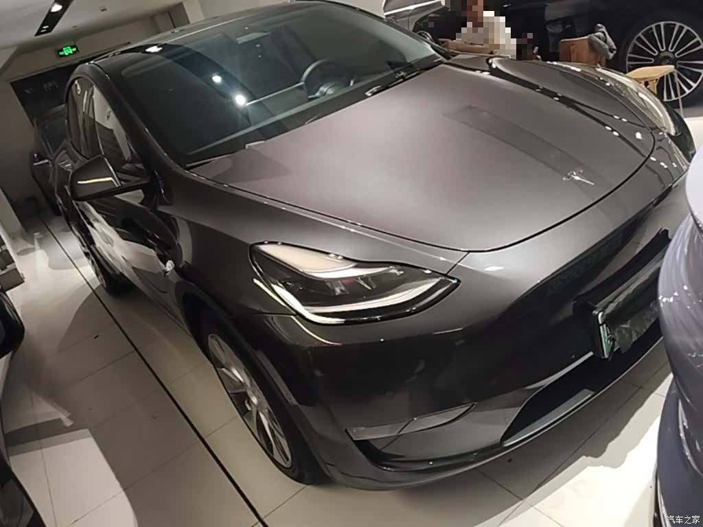 Tesla Model Y, 2021 4
