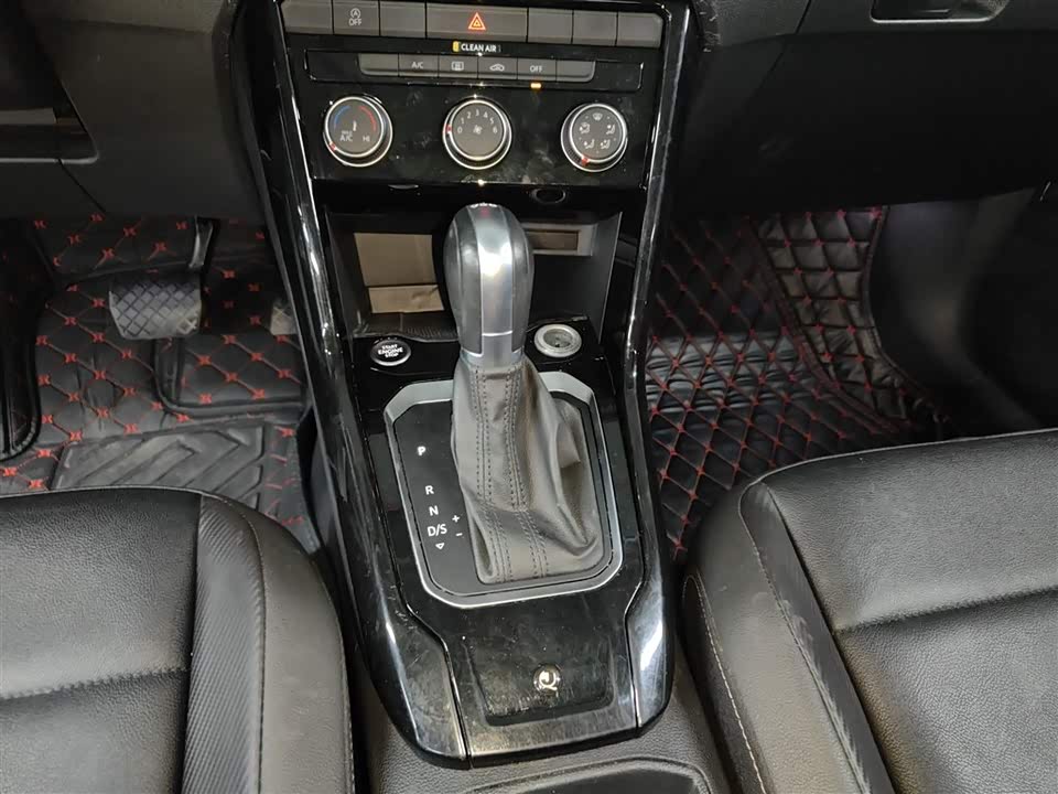 Volkswagen T-ROC exploring Songs